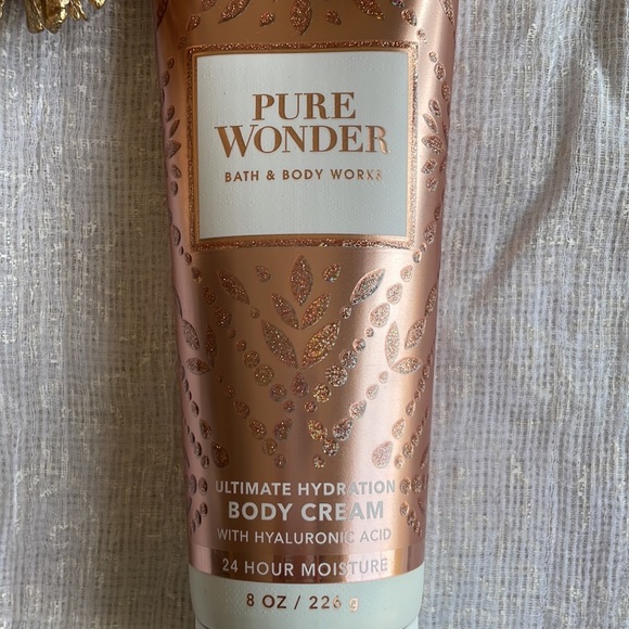Bath & Body works - Pure wonder Cream - Picture 2 of 3